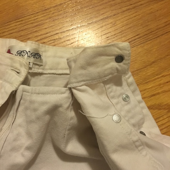 WHITE SHORTS/SKIRT. SKORT WITH BUTTONS - Picture 8 of 8